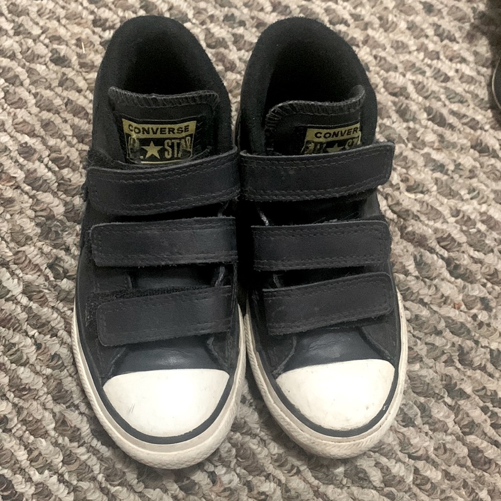 Converse velcro, in good condition.